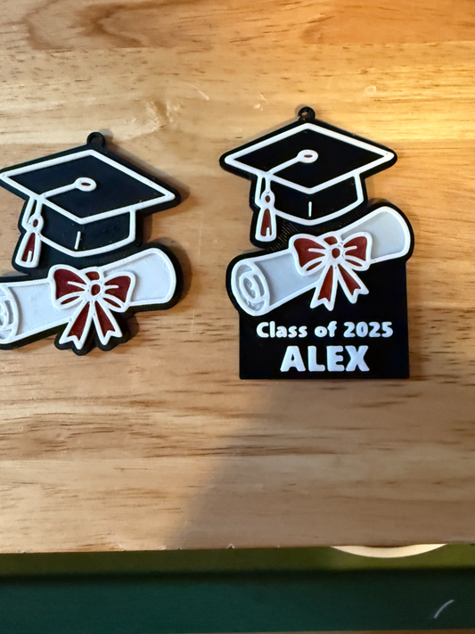 Customizable graduation keychain with cap and diploma design